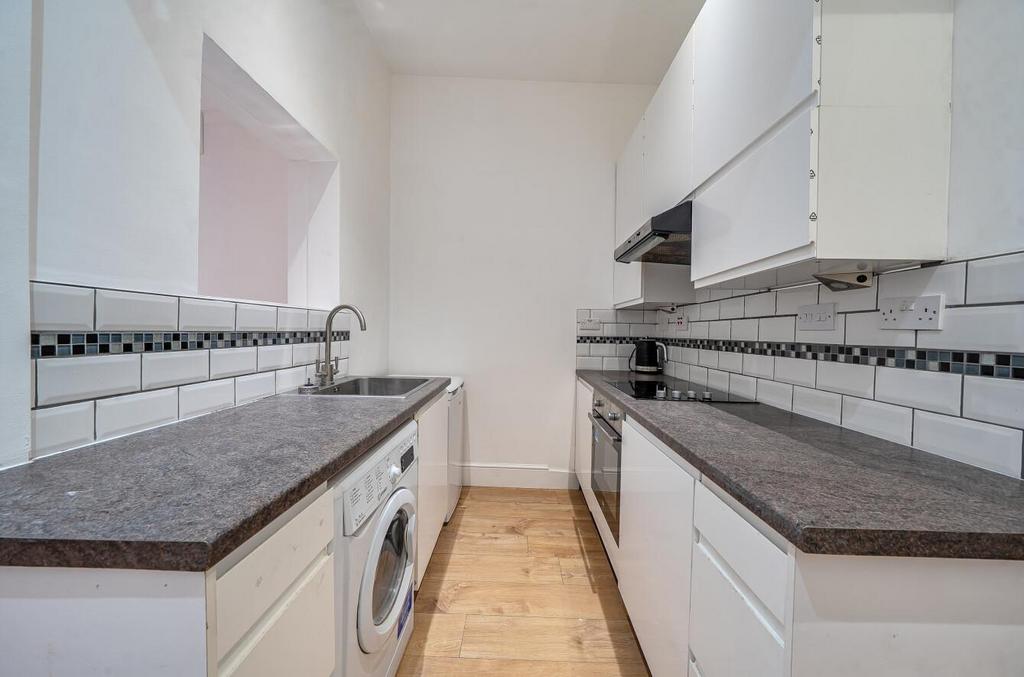 Kitchen2.jpg