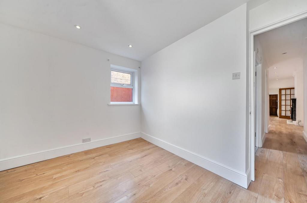 Bedroom1a.jpg