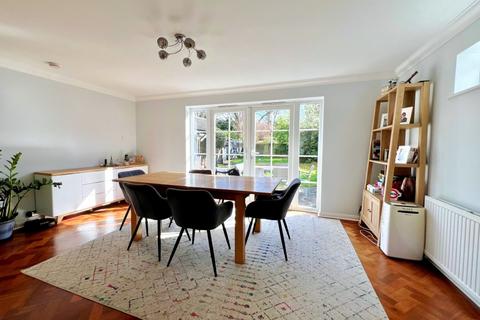undefined, West Byfleet, Surrey, KT14