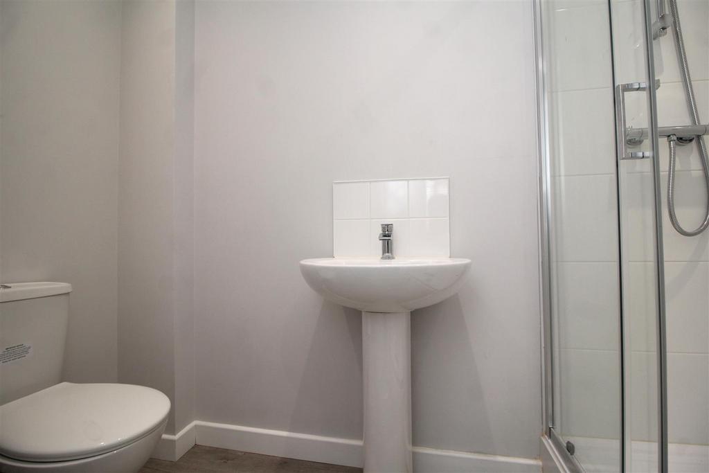 Bedroom 5 ensuite .JPG