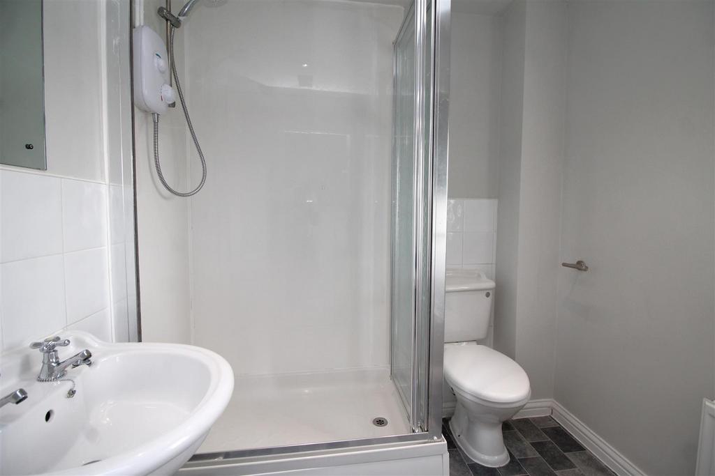 Bedroom 1 ensuite .JPG
