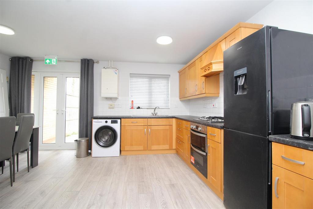 Kitchen image 1 .JPG