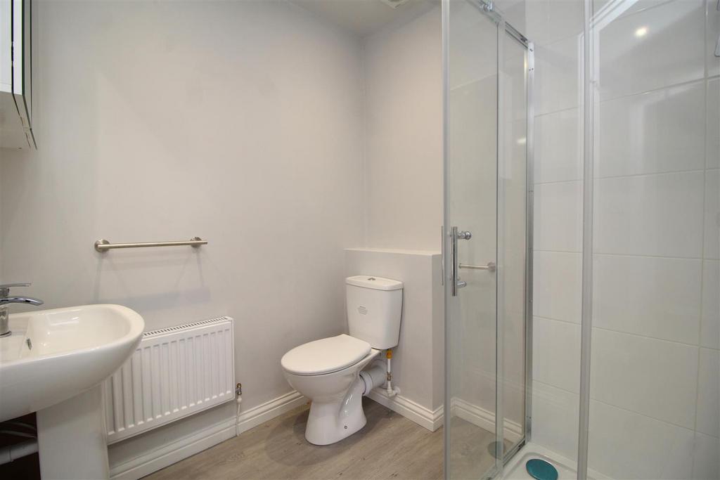 Bedroom 2 ensuite .JPG