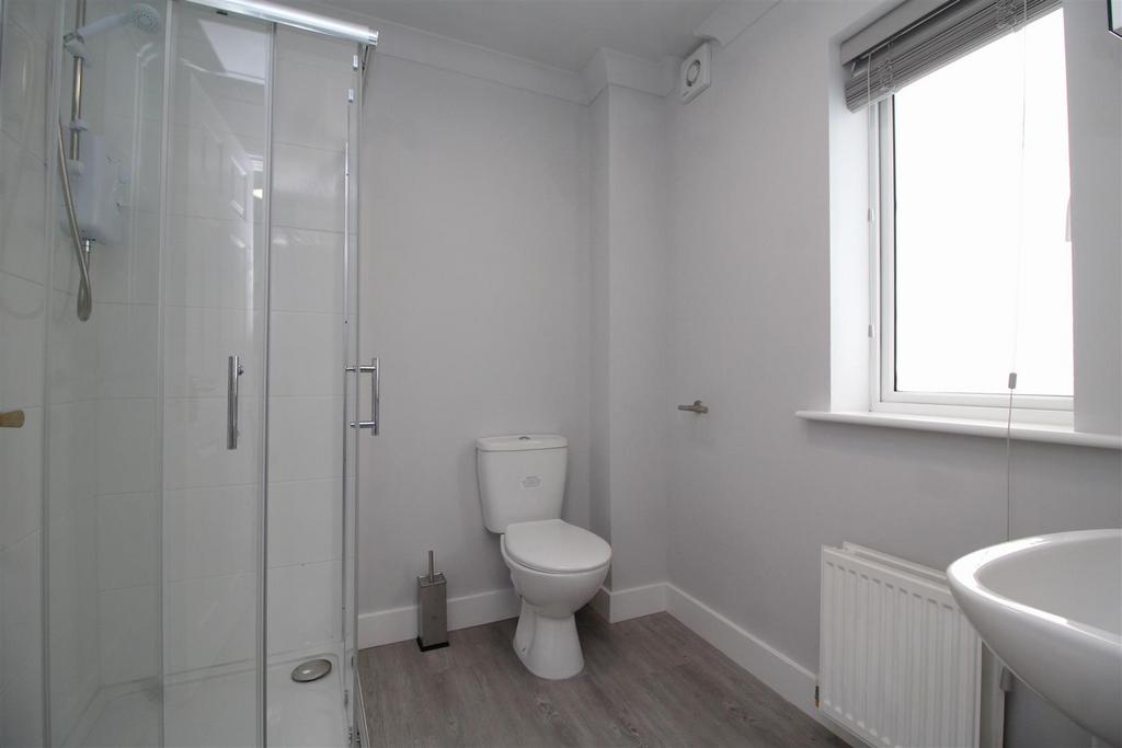 Bedroom 3 ensuite .JPG