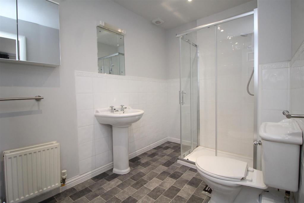 Bedroom 4 ensuite .JPG