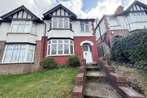3 bedroom semi-detached house to rent, Farley Hill, Luton