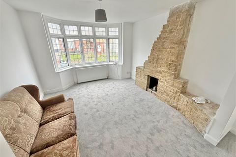 3 bedroom semi-detached house to rent, Farley Hill, Luton