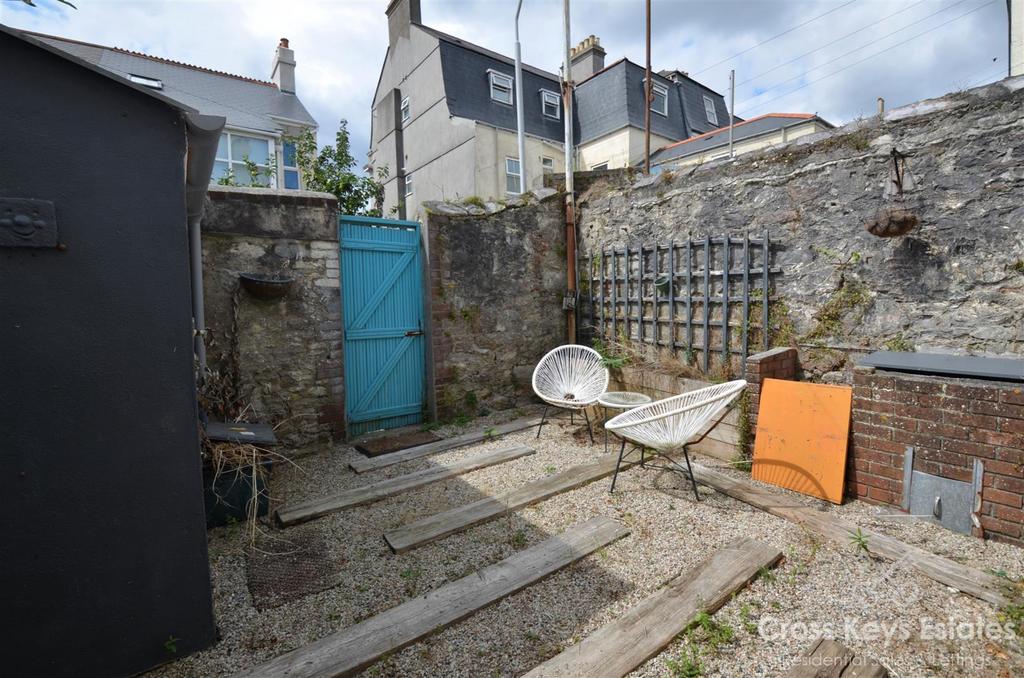 Enclosed Courtyard Garden