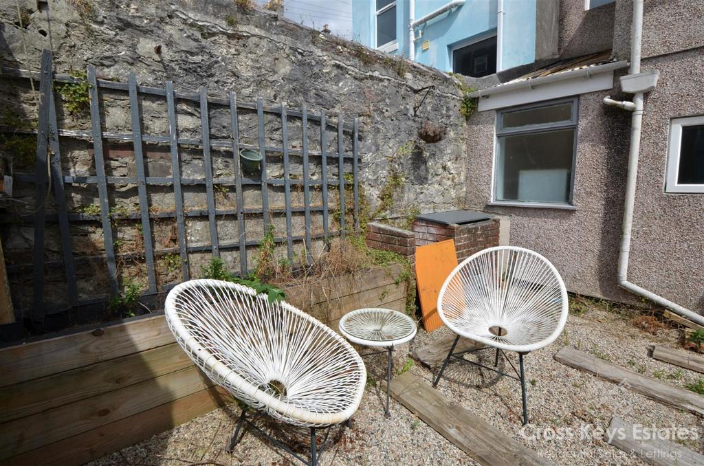 Enclosed Courtyard Garden