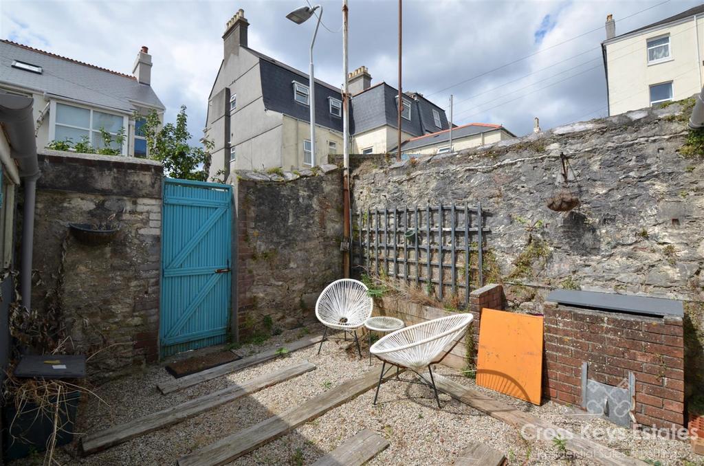 Enclosed Courtyard Garden