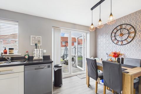 3 bedroom end of terrace house for sale, Bounty Drive, Kingswood, HU7 3FN
