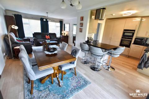 3 bedroom detached bungalow for sale, Gateholm Avenue, Milford Haven