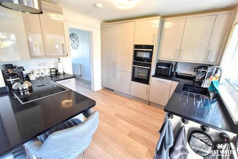 3 bedroom detached bungalow for sale, Gateholm Avenue, Milford Haven
