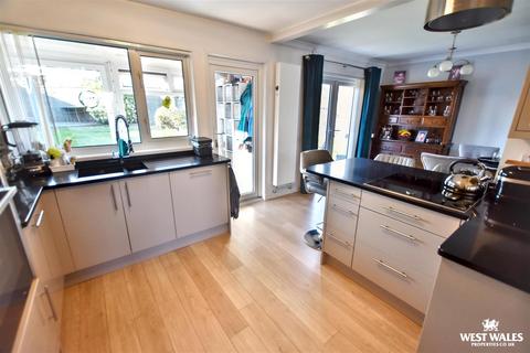 3 bedroom detached bungalow for sale, Gateholm Avenue, Milford Haven