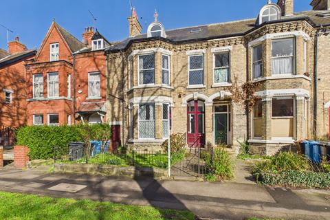 7 bedroom terraced house for sale, Westbourne Avenue, Princes Avenue, Hull, East Riding of Yorkshire, HU5 3HR