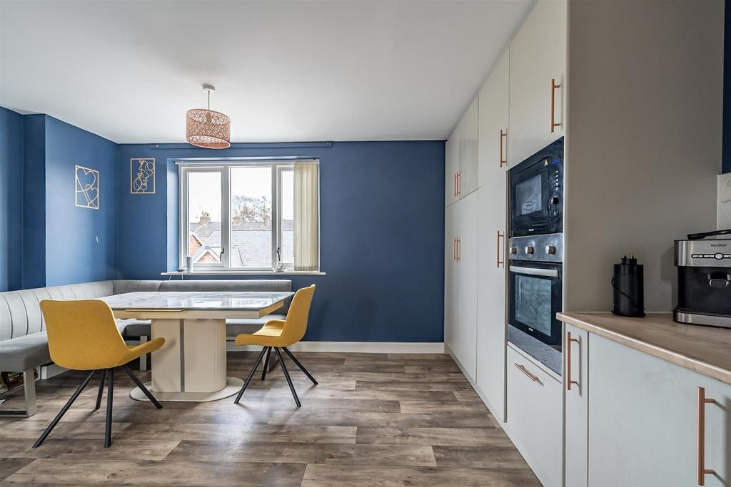 Kitchen dining