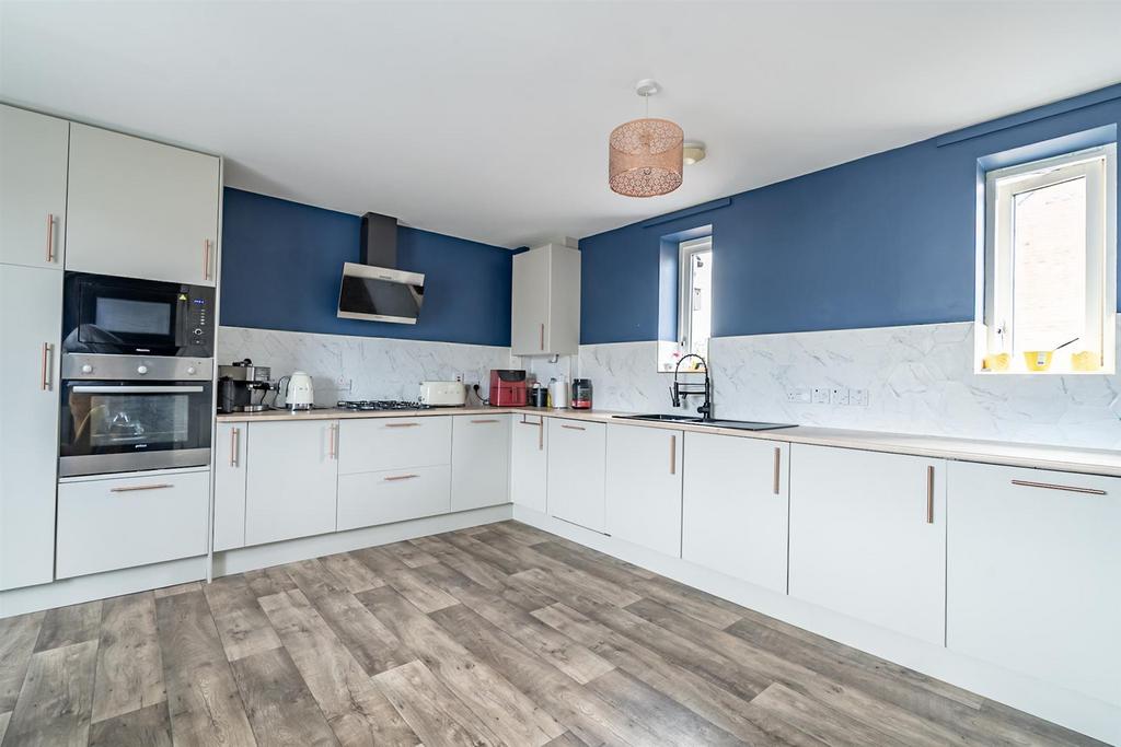 Kitchen dining