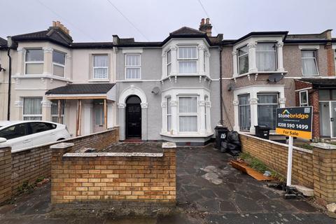 3 bedroom terraced house for sale, St Albans Road, Seven Kings, IG3