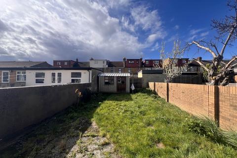 3 bedroom terraced house for sale, St Albans Road, Seven Kings, IG3