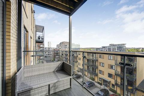 2 bedroom flat to rent, Silverworks Close, London NW9