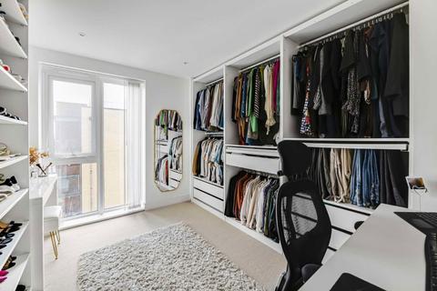 2 bedroom flat to rent, Silverworks Close, London NW9