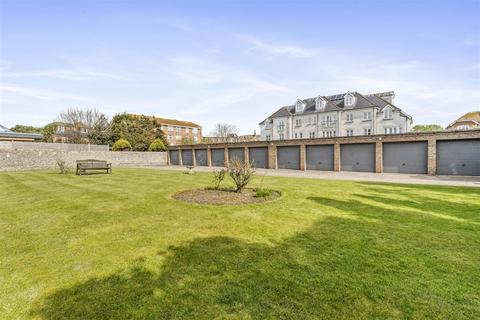 2 bedroom flat for sale, Heene Road, Worthing