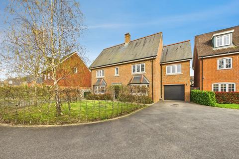 4 bedroom detached house for sale, Cook Way, Horsham RH12