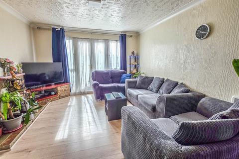2 bedroom maisonette for sale, Brentwood Road, Romford, RM1
