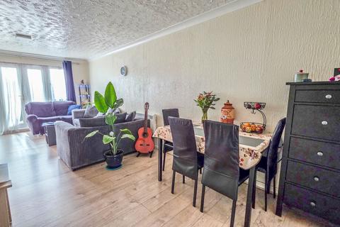2 bedroom maisonette for sale, Brentwood Road, Romford, RM1