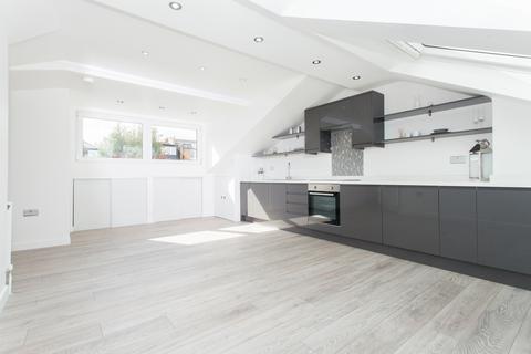 2 bedroom flat to rent, Methuen Park London N10