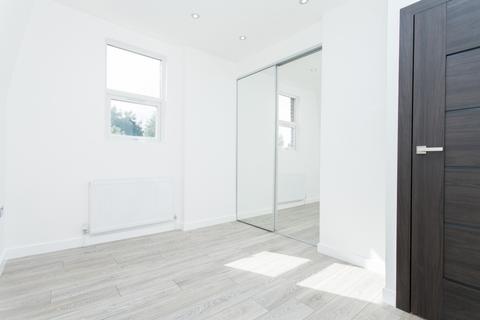 2 bedroom flat to rent, Methuen Park London N10