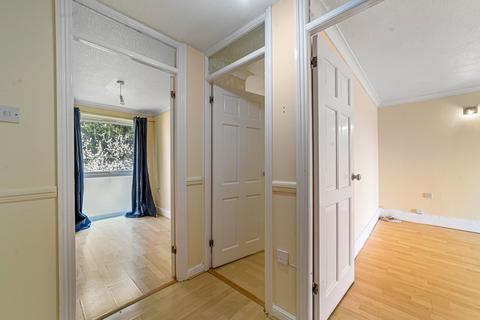 2 bedroom flat for sale, Trotwood, Chigwell IG7