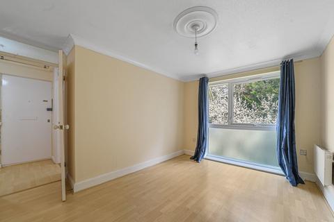 2 bedroom flat for sale, Trotwood, Chigwell IG7