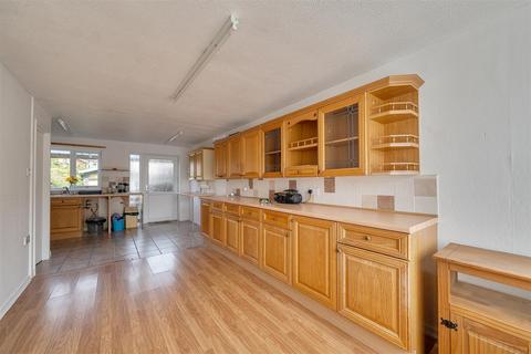 3 bedroom end of terrace house for sale, Pavilion Court, Newtown SY16
