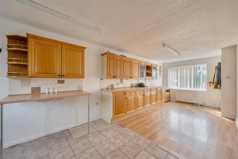 3 bedroom end of terrace house for sale, Pavilion Court, Newtown SY16