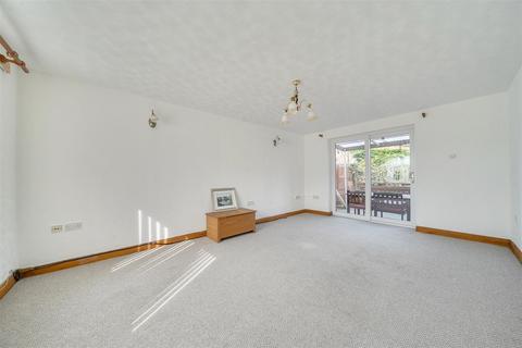 3 bedroom end of terrace house for sale, Pavilion Court, Newtown SY16