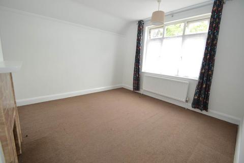 undefined, DOUBLE BEDROOM IN ADDLESTONE HOUSE SHARE