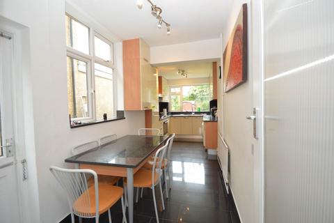 undefined, DOUBLE BEDROOM IN ADDLESTONE HOUSE SHARE