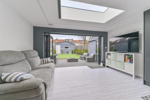 4 bedroom terraced house for sale, Manor Road, Mitcham, CR4
