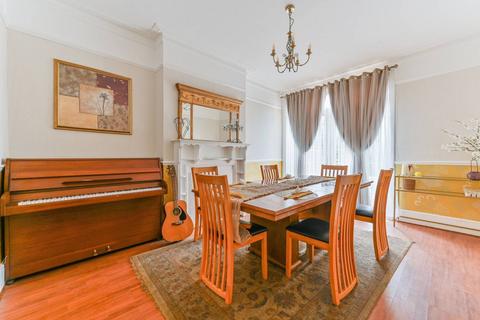 4 bedroom end of terrace house for sale, Fairview Road, Norbury, London, SW16
