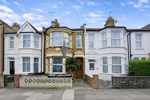 2 bedroom apartment to rent, Meads Road, London, N22