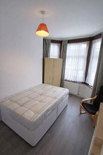 2 bedroom apartment to rent, Meads Road, London, N22
