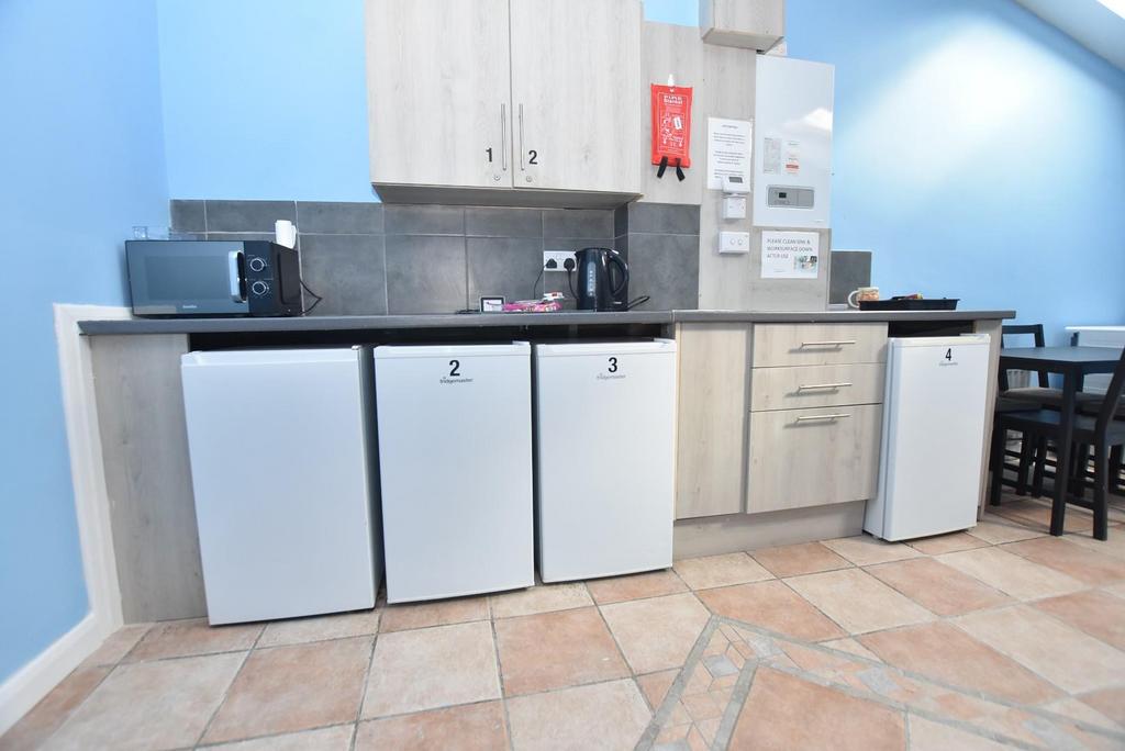 Kitchen communal area.jpg