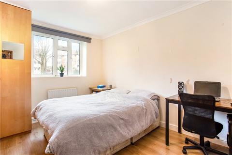 4 bedroom flat for sale, Normanton House, Oaklands Estate, London, SW4