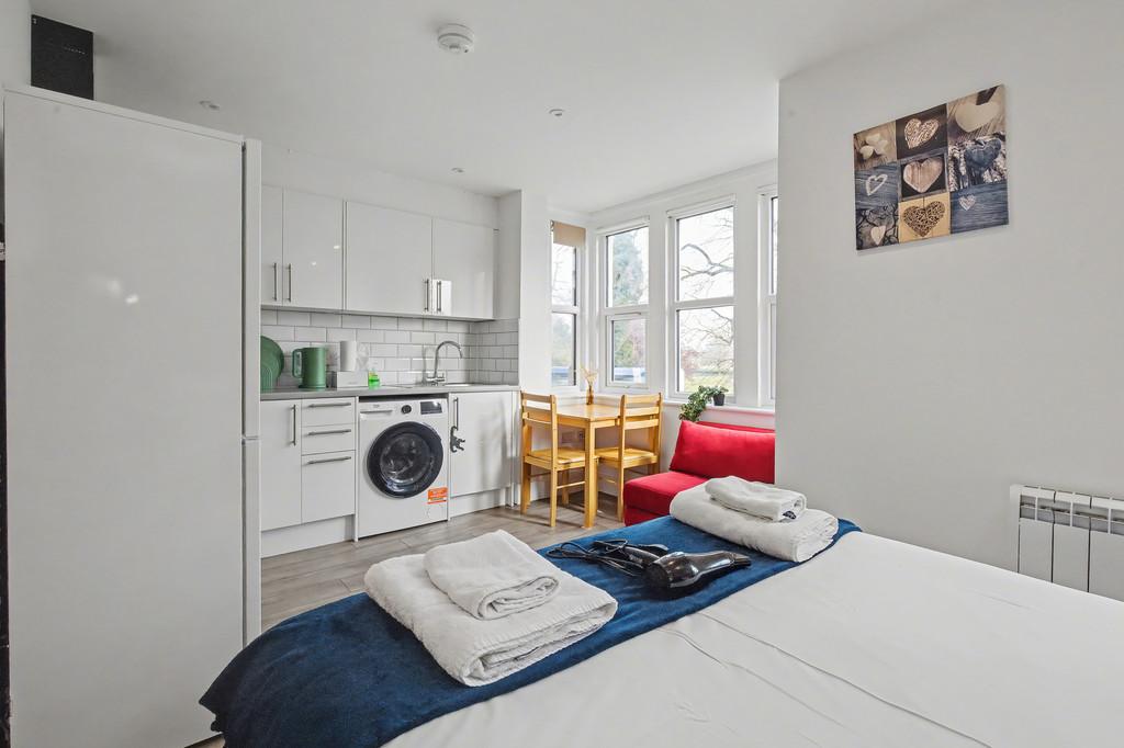 Flat 4 Studio - Angle 3