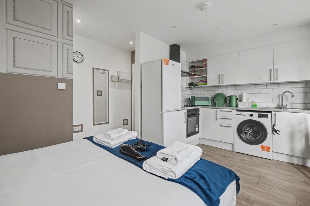 Flat 4 Studio - Angle 1