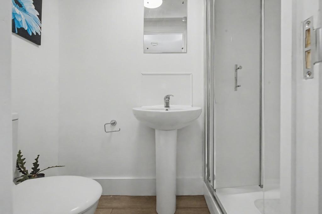 Flat 5 - Bathroom