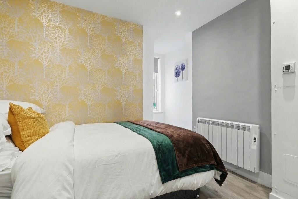 Flat 1 - Bedroom Angle 1