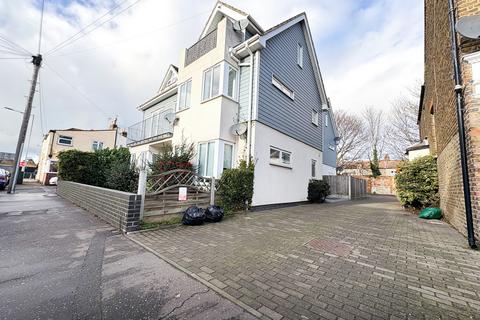 undefined, South Avenue (res), Southend On Sea SS2