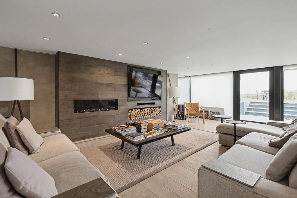 Living Dining Area - Angle 2